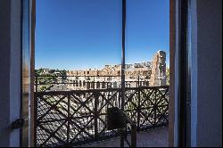 Exclusive apartment with panoramic views of the Colosseum