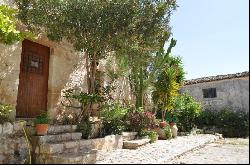 Modica, immerse yourself in the charm of a farm of 700