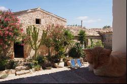 Modica, immerse yourself in the charm of a farm of 700