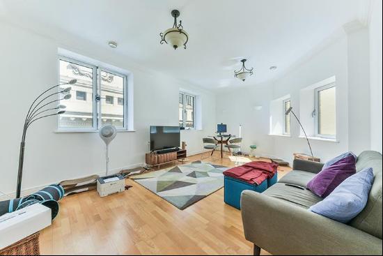 Two bedroom flat next to Tower Hill and the Tower of London