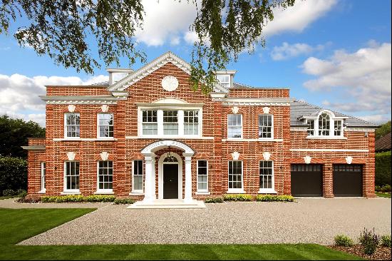 Available to let this 6 bedrooms family home conveniently situated in Oxshott.