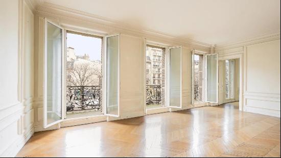 Apartment for sale in Paris, France