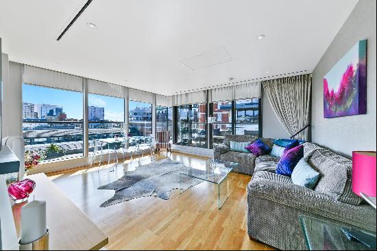 Discover a Luxurious Penthouse Retreat in London's Times Square, E1.