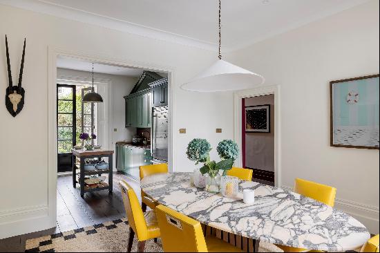 A beautiful Notting Hill family home that offers a blend of period charm and modern sophis