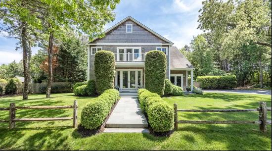 Rental Registration #: 23-321 Tucked away between East Hampton and Amagansett, in a quiet 