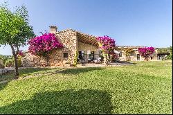 Elegant rural home available for rent on the outskirts of Manacor.