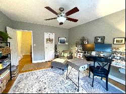 Beautifully Renovated, Two Bedroom In Country Club Apartments!