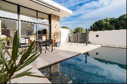 CONTEMPORARY VILLA, SOUGHT-AFTER AREA 10 MINUTES FROM THE BEACHES