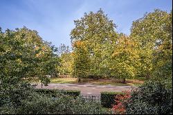 An exquisite park side apartment, set within the world renowned One Hyde Park