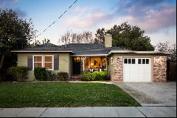 Charming Downtown Cottage Home