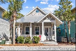 Spacious Beach Cottage With Media Room Backing To Forest