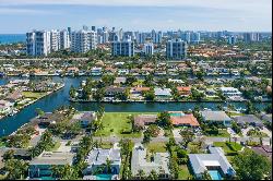 419 Alamanda Dr, Hallandale Beach FL 33009