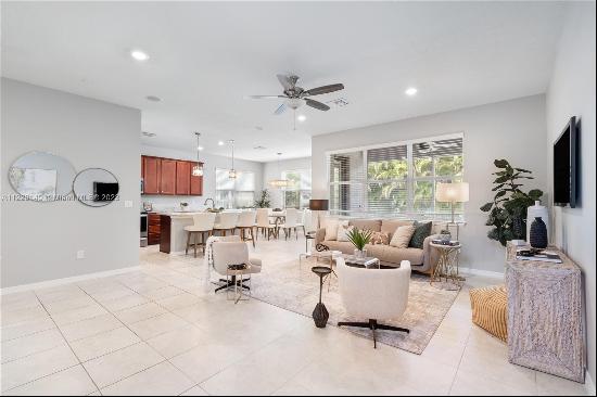 1402 Myrtle Oak Ter, Hollywood FL 33021