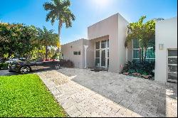 307 Holiday Dr, Hallandale Beach FL 33009