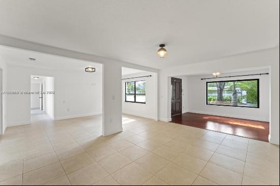 10670 SW 87th Ave, Miami FL 33176