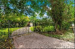 7850 SW 112th St, Pinecrest FL 33156