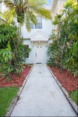 81 Simonton Cir, Weston FL 33326