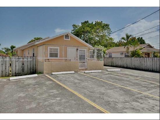 5870 SW 17th St, Miami FL 33155