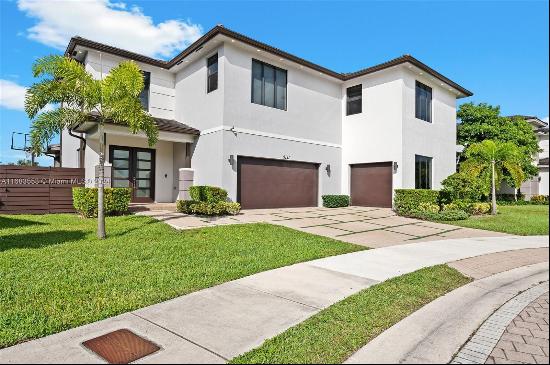 9121 NW 161st Ter, Miami Lakes FL 33018