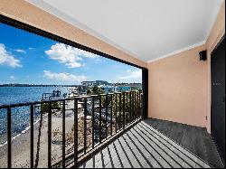 117 10th St N #122, Bradenton Beach, FL 34217