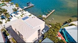 117 10th St N #122, Bradenton Beach, FL 34217