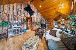 Charming Mountain Log Home, Stunning Lake Views and Private Cul-De-Sac Location