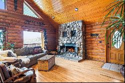 Charming Mountain Log Home, Stunning Lake Views and Private Cul-De-Sac Location