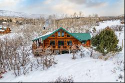 Charming Mountain Log Home, Stunning Lake Views and Private Cul-De-Sac Location