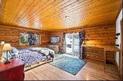 Charming Mountain Log Home, Stunning Lake Views and Private Cul-De-Sac Location