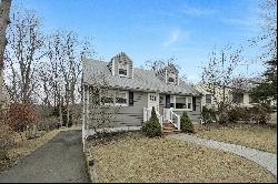 9 Manito Avenue, Oakland, NJ 07436