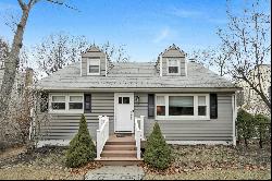 9 Manito Avenue, Oakland, NJ 07436