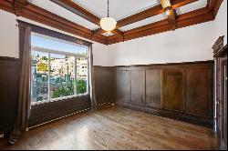 Beautiful Top Floor Remodeled Apartment