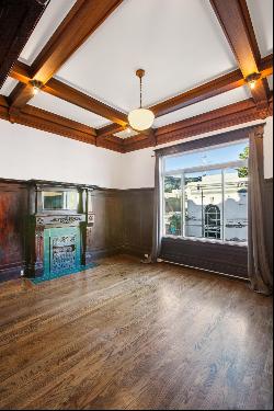 Beautiful Top Floor Remodeled Apartment