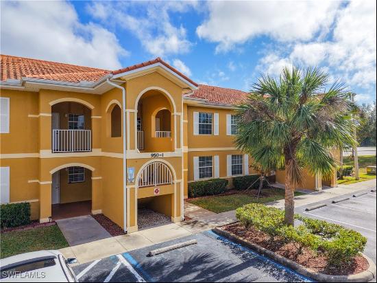 950 Hancock Creek South Boulevard Unit 124, Cape Coral FL 33909