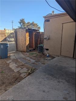 2567 Paradise Village Way, Las Vegas NV 89120