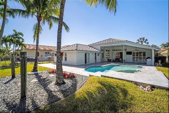 805 Bayside Ln, Weston FL 33326