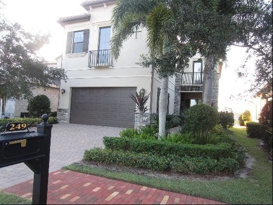 249 SE Fascino Circle, Port Saint Lucie FL 34984