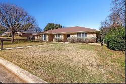 2601 High Oak Drive, Arlington TX 76012