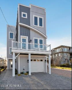 33 Normandie Place, Sea Bright NJ 07760