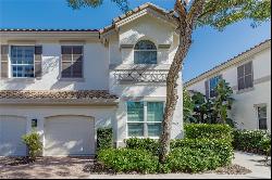 150 Colonade Cir Unit 902, Naples FL 34103