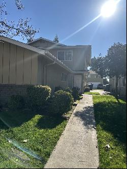 486 W Alamos Avenue Unit 3, Clovis CA 93612