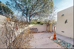 957 Los Lovatos Road, Santa Fe NM 87501