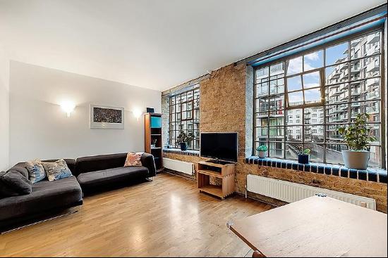 A stylish 2 bedroom apartment to rent in Aldgate, E1