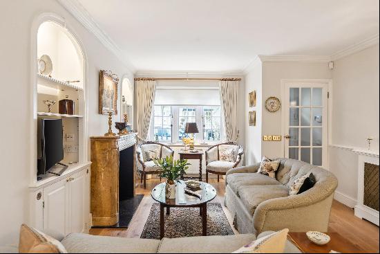 A charming three bedroom house for sale, on Donne Place SW3