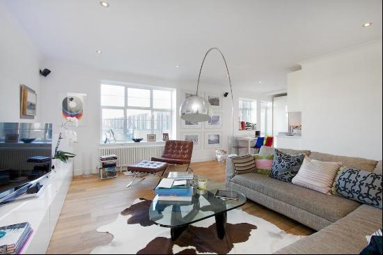 2 bedroom penthouse to rent in South Kensington SW7.