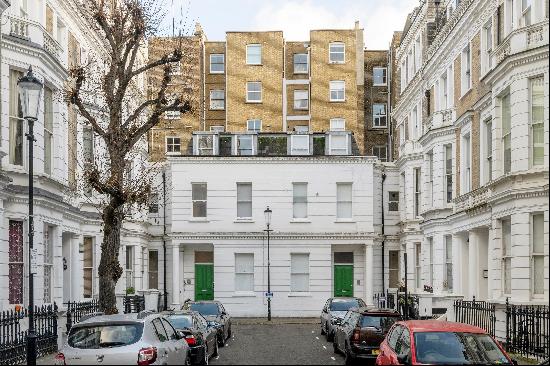 One bedroom duplex flat in Linden Gardens, W2