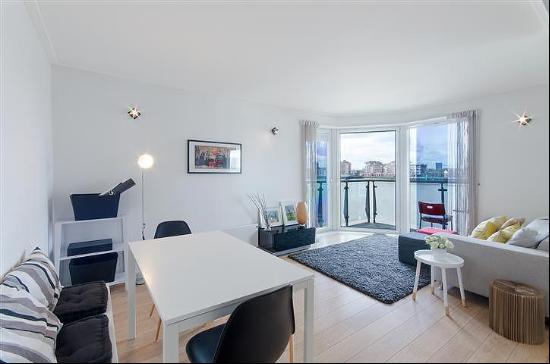 Flat to rent in Seacon Tower near Canary Wharf E14