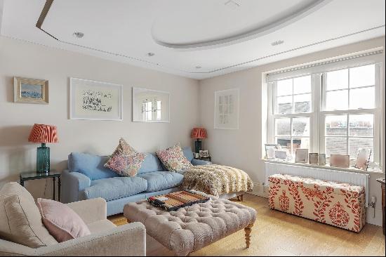 A beautifully presented two bedroom flat situated just 0.3 miles from the tube station on 