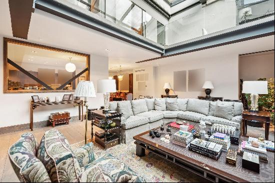 Presenting a charming 4 bedroom property in the heart of Fulham