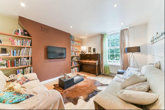 2 bedroom flat to let on Ascalon Street, SW8